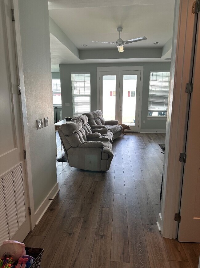 Foto del edificio - 409 Mill Point Ln