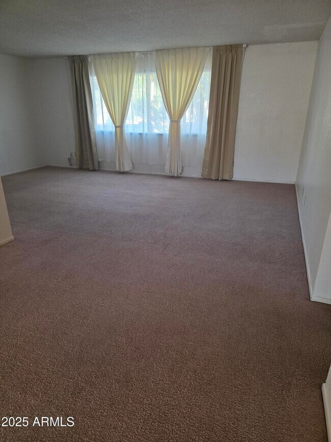 Foto del edificio - 570 N Villa Nueva Dr