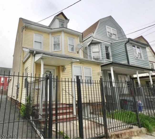 Building Photo - 159 Grafton Ave