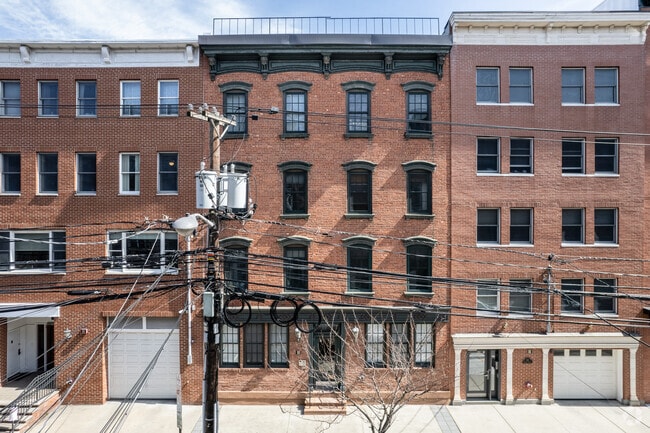 Building Photo - 221 Willow Ave