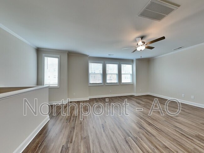 Foto del edificio - 6933 Woodland Stream Pl