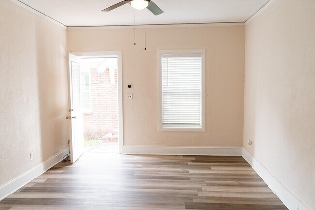 Foto del edificio - 513 N Monroe St