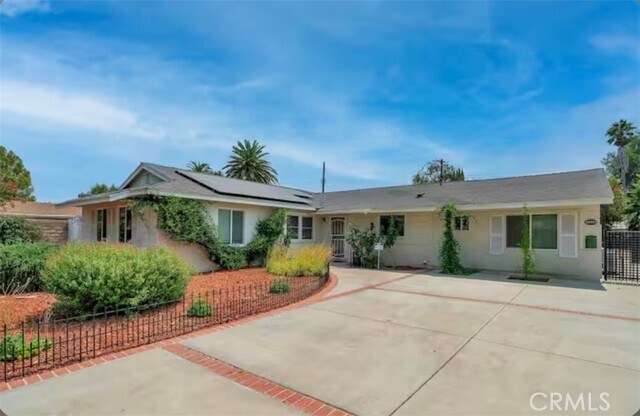 Foto principal - 22220 Leadwell St