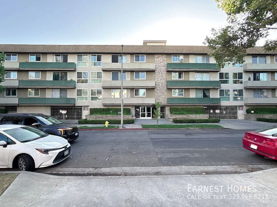 Foto principal - 525 N Sycamore Ave