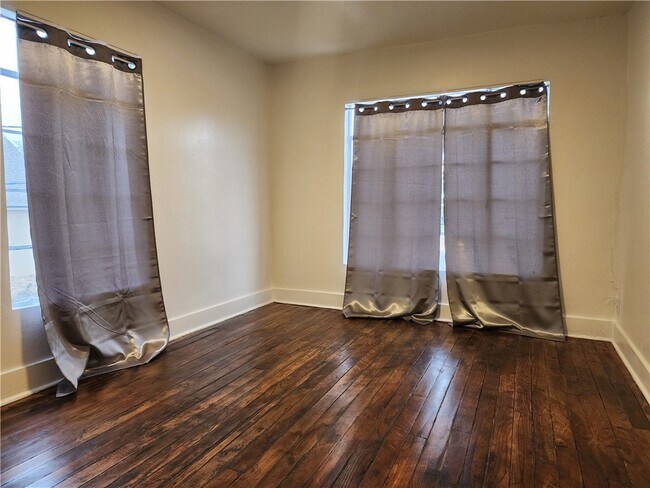 Foto del edificio - 415 W Poplar St