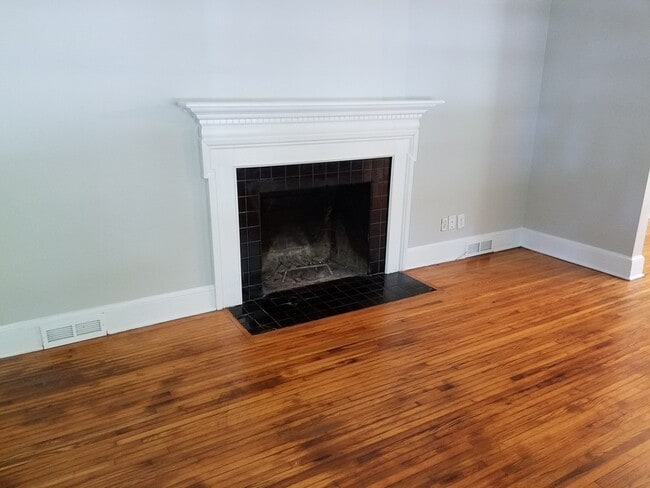 Building Photo - 3525 Draper Ave