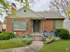 Building Photo - 1001 E Lorraine Dr