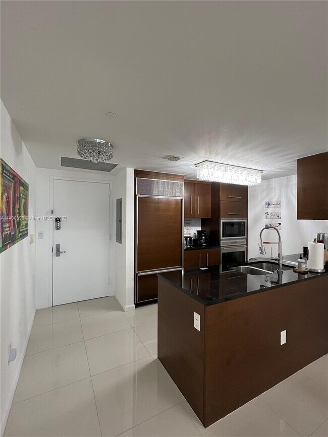 Building Photo - 485 Brickell Ave
