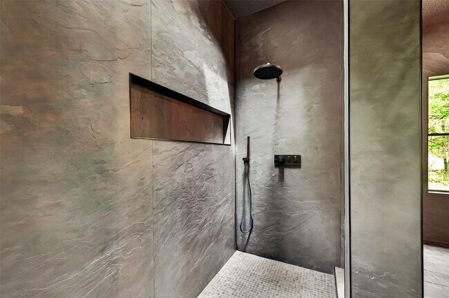 Foto del edificio - 41 Creek Forest Ln