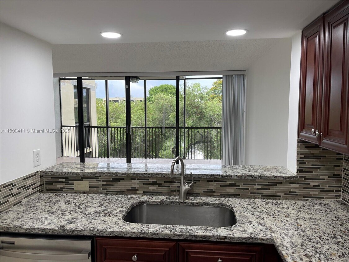 Foto principal - 2961 SW 87th Ave