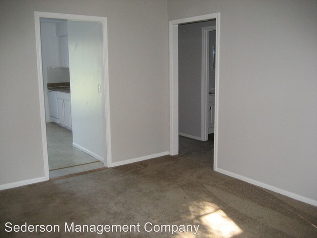 Building Photo - 425 N Logan St