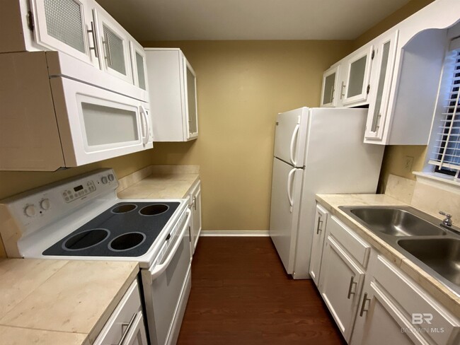 Building Photo - 36 Summer Oaks Dr