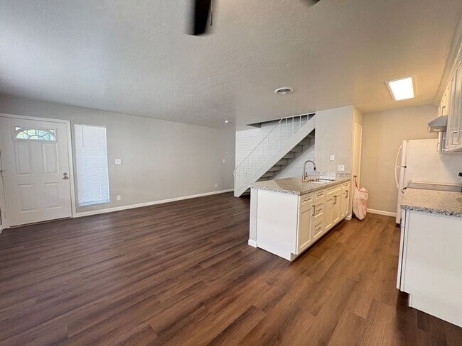 Foto del edificio - Charming Two Bedroom Condo