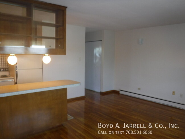 Building Photo - Immediate Occupancy, one bedroom