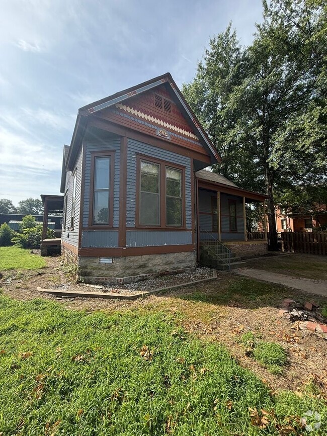 Building Photo - 300 N 17th St