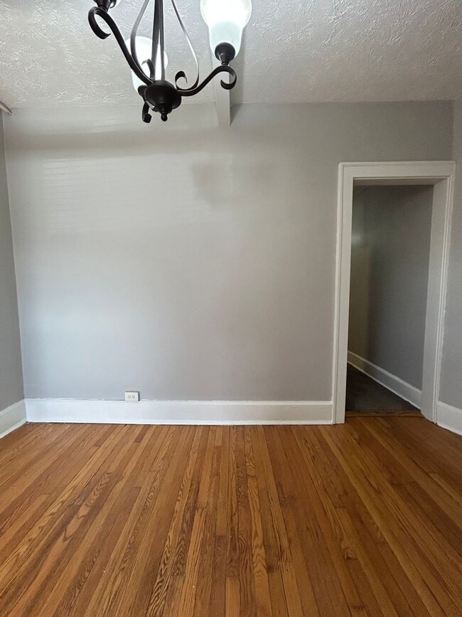 Building Photo - City Central Charmer with Private Entry