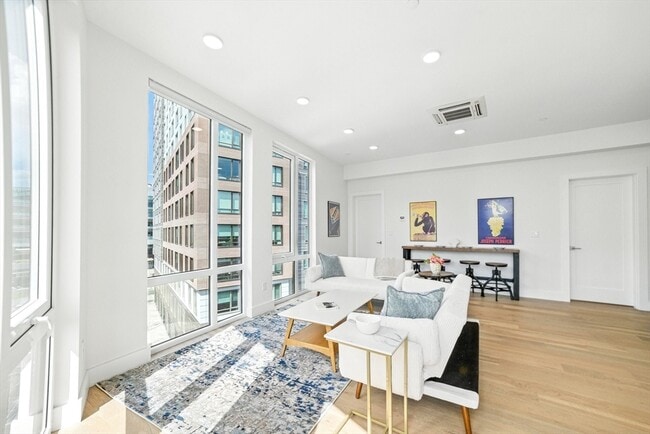 Building Photo - 38 Hichborn St