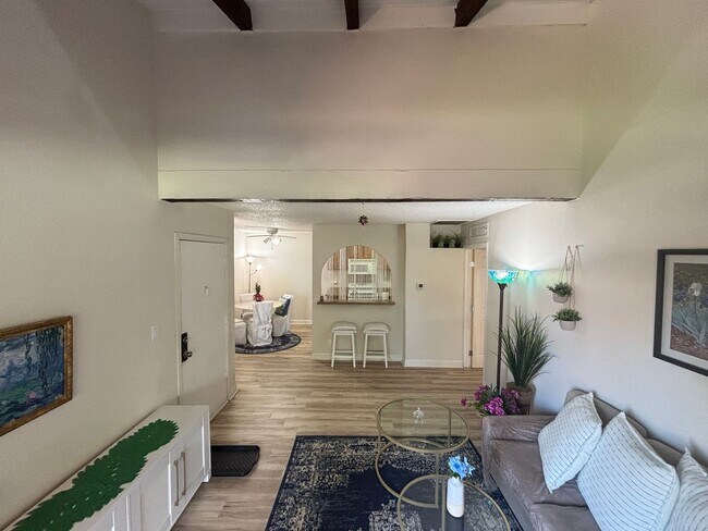 Foto del edificio - Fully Furnished 1Bed/1Bath Condo in Central Las Vegas Near UNLV