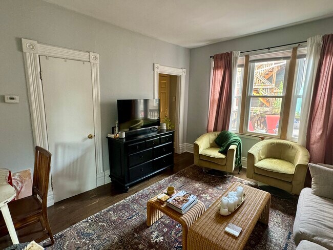 Foto del edificio - 2552 N Southport Ave