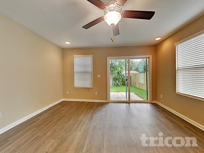 Foto del edificio - 4333 Campus Hills Cir