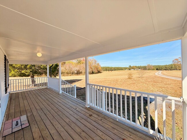 Building Photo - Charming 3 Bedroom Home for Rent!