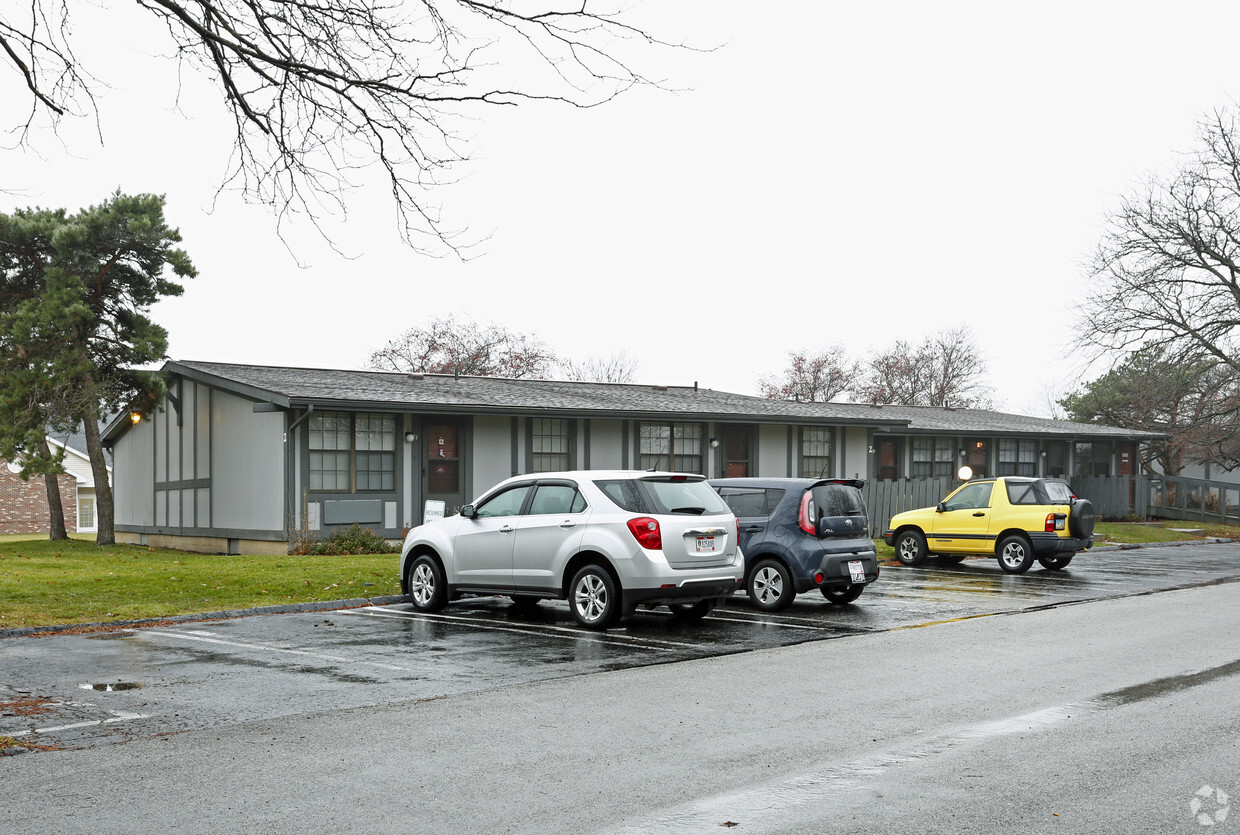 Building Photo - Poplar Court Apartments