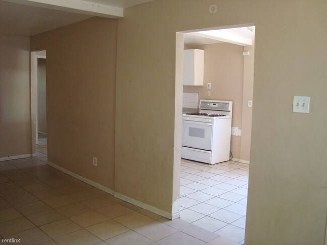 Building Photo - 194 N Mayflower St