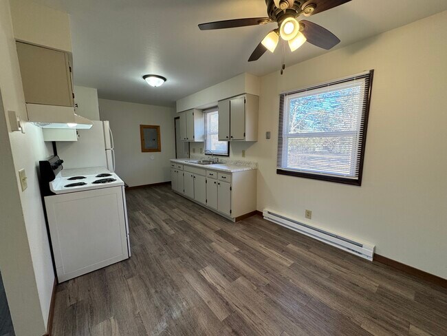 Foto del edificio - 3017 Pine Lodge Rd