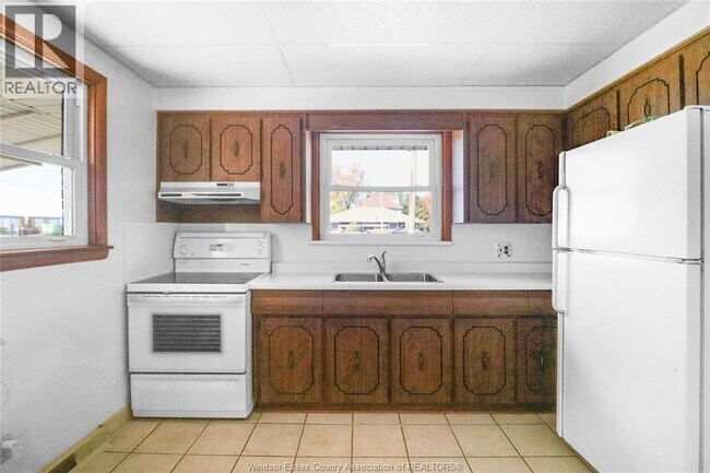 Photo du bâtiment - 615 Giles Blvd W