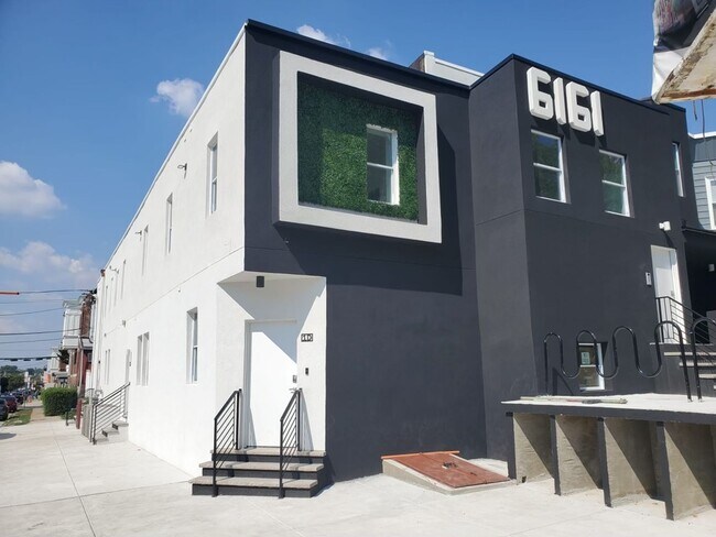 Foto del edificio - Private fenced yard! Modern, stylish & ful...