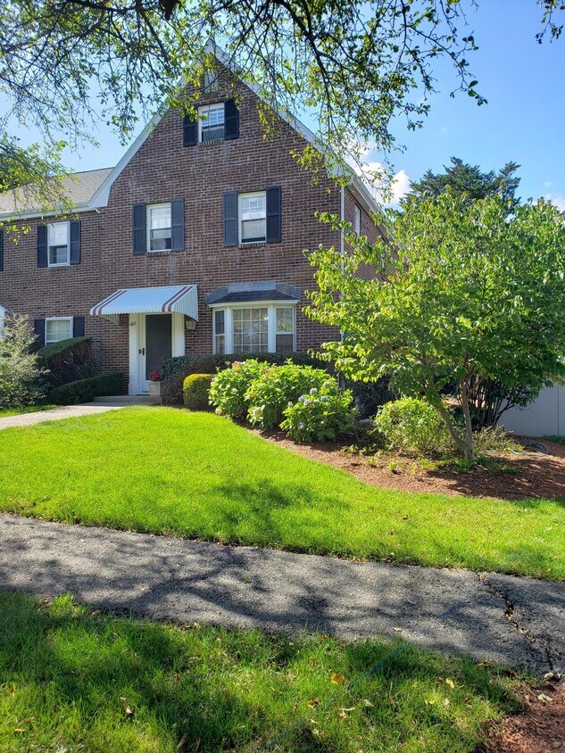 403 Erin Rd, Stoughton, MA 02072 Townhome Rentals in Stoughton MA