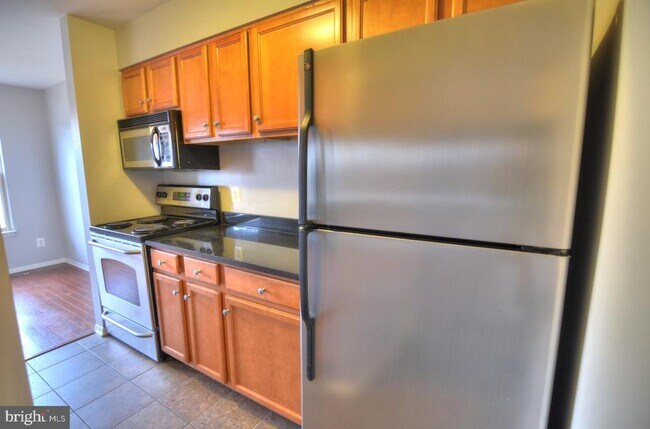 Building Photo - 1707 Ascot Way