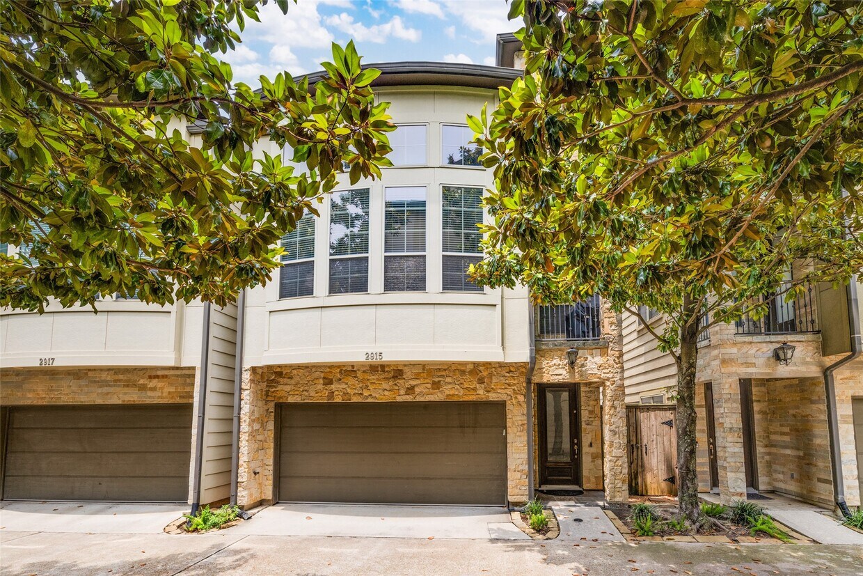 Foto principal - 2915 Pease St