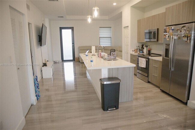Foto del edificio - 7819 NW 104th Ave