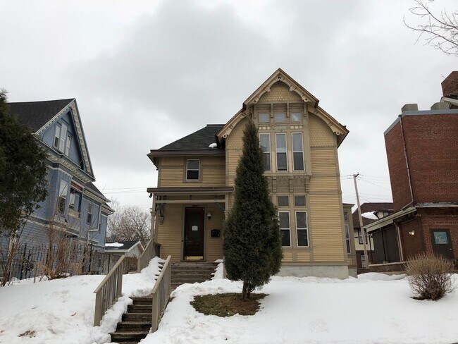 Foto del edificio - Studio Apartment Loft in historic Whittier neighborhood!