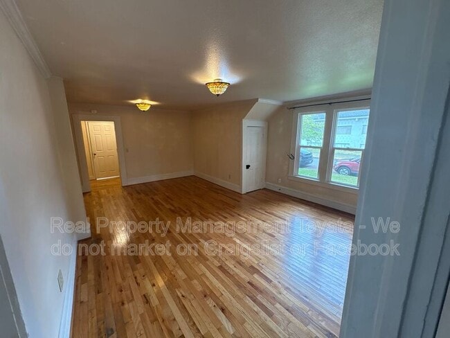 Building Photo - 1405 Halleck St