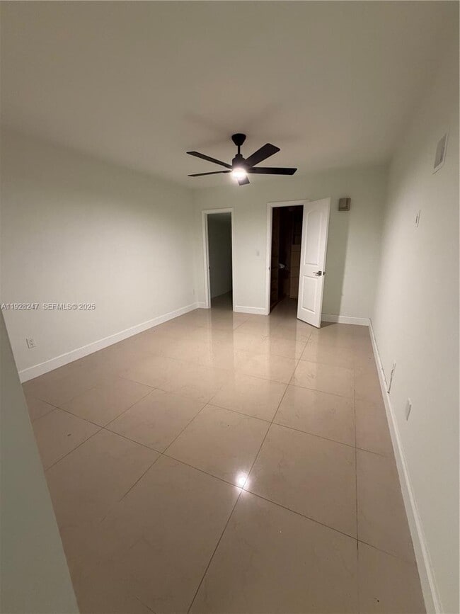 Foto del edificio - 7417 Twin Sabal Dr