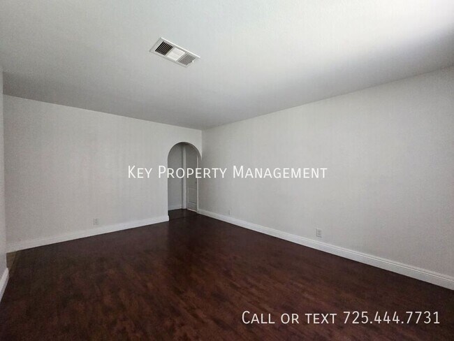 Foto del edificio - 1858 N Decatur Blvd