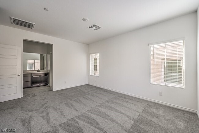 Building Photo - 600 Carriage Hill Dr