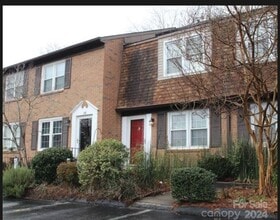 Building Photo - 911 Nottingham Dr