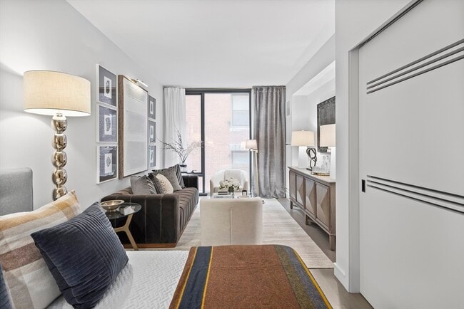 Building Photo - 55 Lagrange St