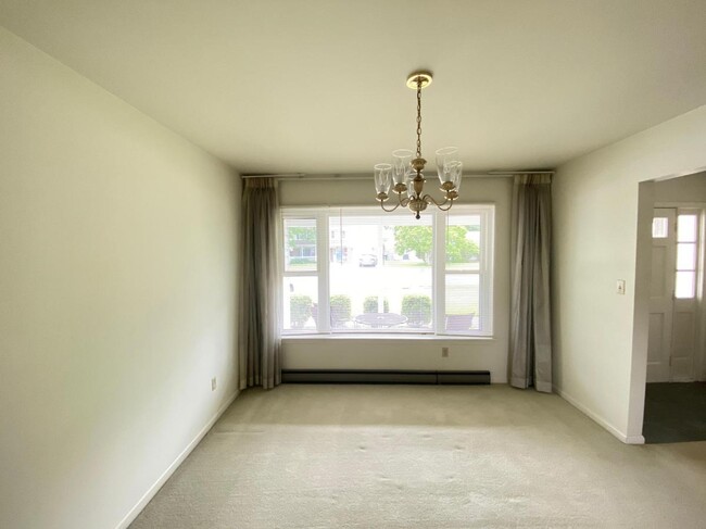 Building Photo - 625 Abbey Dr