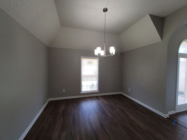 Foto del edificio - 8937 Chimneyrock Blvd.