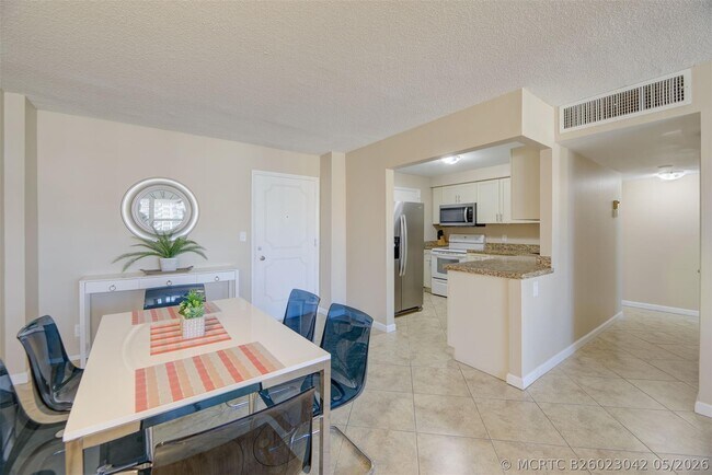 Building Photo - 305 N Pompano Beach Blvd