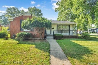 Building Photo - 20195 River Oaks Dr