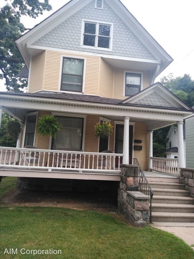 Primary Photo - 1005 S Westnedge Ave