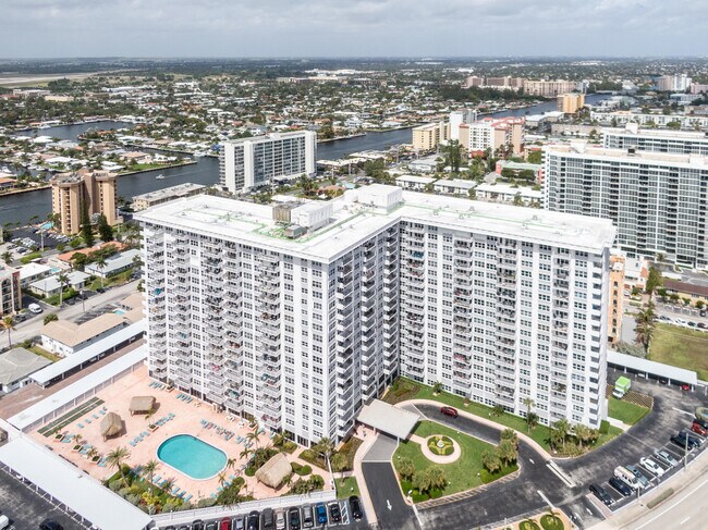 Foto del edificio - 405 N Ocean Blvd