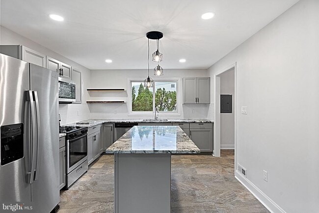 Building Photo - 409 Maiden Ln
