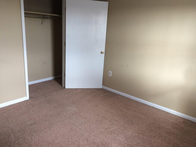 Building Photo - 1641 Foxhaven Dr