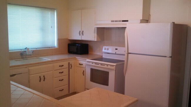 Building Photo - 3 bedroom + Den/Office 2 bath in the Country!
